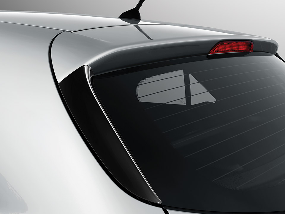 Rear spoiler garnish