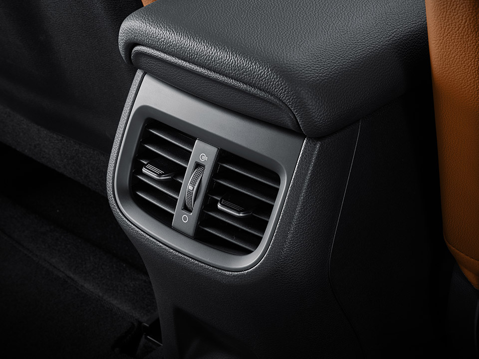 Ventilation for 2nd row passengers