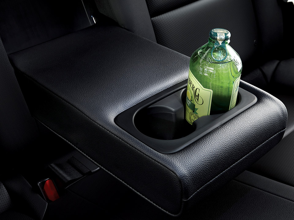 Rear center armrest with cup holders