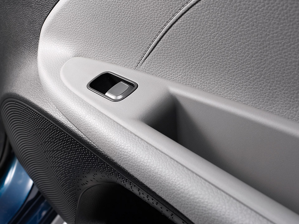 Rear door power windows